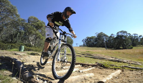 Thredbo Alpine Village - Perths Hotel 3