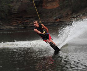 Sydney Ski School - Perths Hotel 0