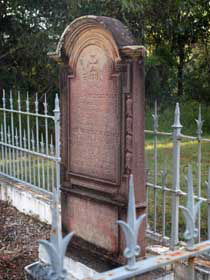 Pioneer Graves - Perths Hotel 0