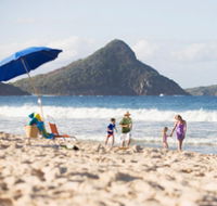 Fingal Bay Beach - Perths Hotel