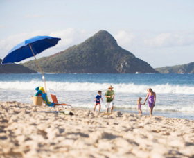Fingal Bay Beach - Perths Hotel 0