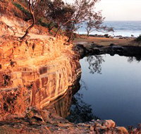 Angourie Blue Pool - Perths Hotel