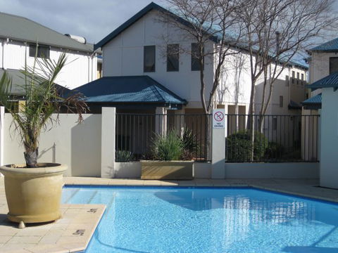 Margarets Beach Resort - Perths Hotel 4