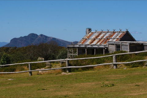 Australis 4WD Adventures - Perths Hotel 5