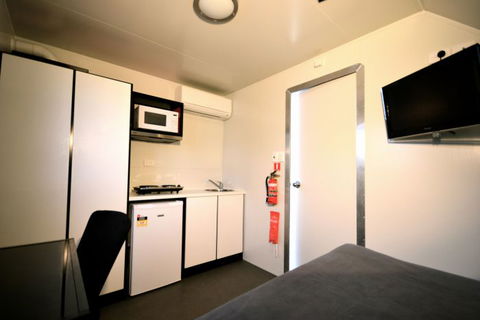 Mycow Accommodation Mackay - Perths Hotel 0