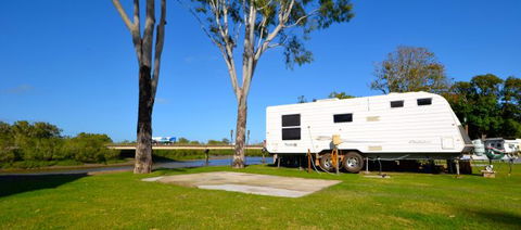 Mycow Accommodation Mackay - Perths Hotel 1