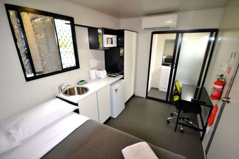 Mycow Accommodation Mackay - Perths Hotel 2