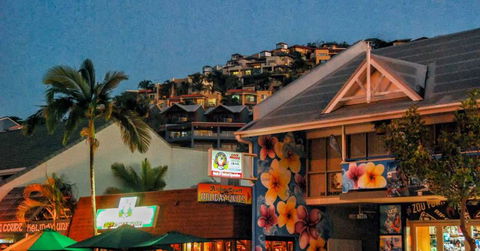 Airlie Beach Party Bus - Perths Hotel 3