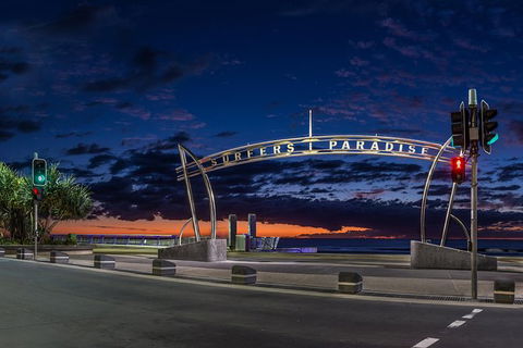Luxury Brisbane Airport Transfers To And From Surfers Paradise For 2 Person - Perths Hotel 2