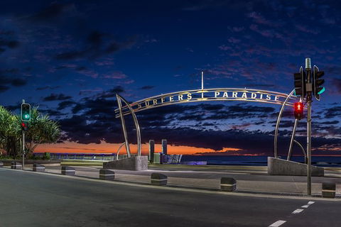 Luxury Brisbane Airport Transfers To And From Surfers Paradise For 4 Person - Perths Hotel 1