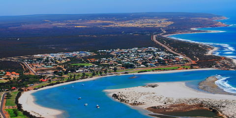 Kalbarri Town Centre - Perths Hotel 0