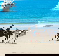 Mackay Harbour Beach - Perths Hotel