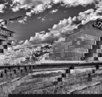 Coonawarra Siding - Perths Hotel