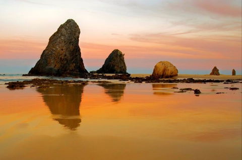 Glasshouse Rocks And Pillow Lava - Perths Hotel 0