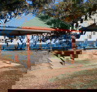 Lamberts Beach - Perths Hotel