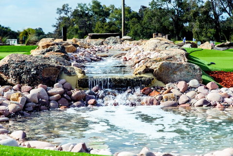 Vines Mini Golf - Perths Hotel 2