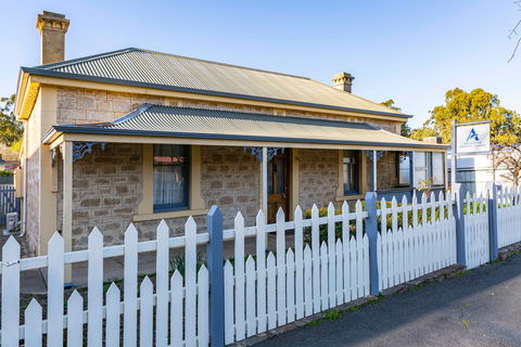 Angaston History Centre - Perths Hotel 0