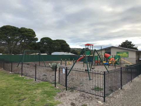 Penneshaw Playground - Perths Hotel 0