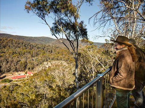 Yarrangobilly Caves – Bluff Lookout Walk - Perths Hotel 0