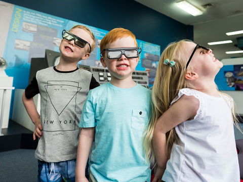 CSIRO Parkes Radio Telescope Visitor Centre - Perths Hotel 2