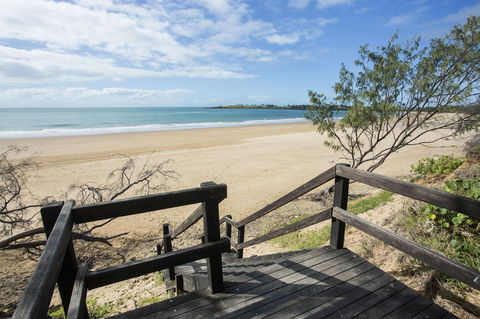 Grasstree Beach - Perths Hotel 0
