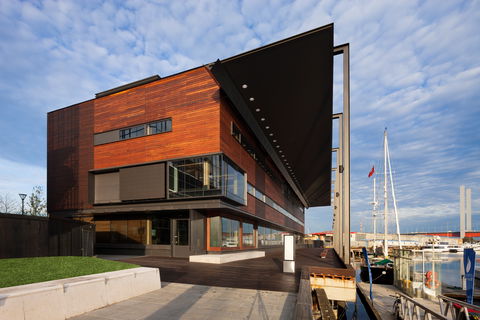 Library At The Dock - Perths Hotel 0