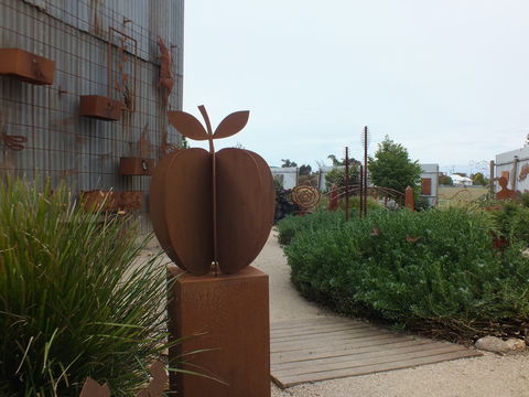 Overwrought Sculpture Garden And Gallery - Perths Hotel 1