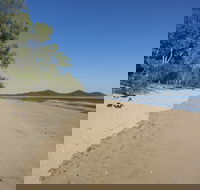 Smalleys Beach - Perths Hotel