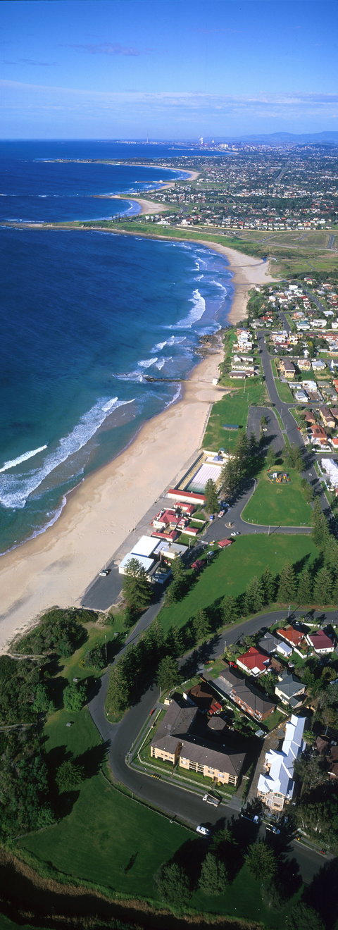Thirroul - Perths Hotel 1