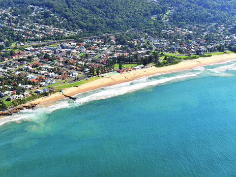 Thirroul - Perths Hotel 2