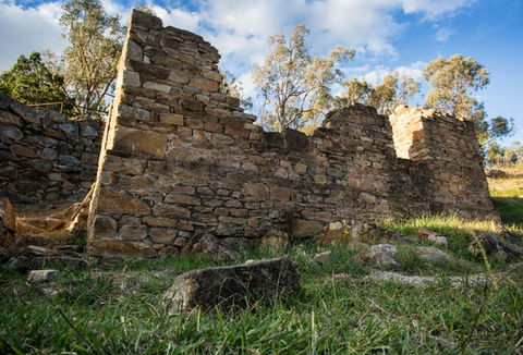 Adelong Falls Gold Mill Ruins - Perths Hotel 2