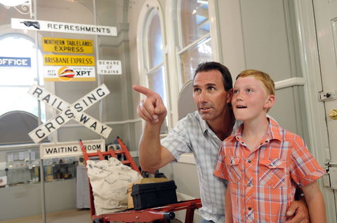 Australian Railway Monument And Rail Journeys Museum - Perths Hotel 1