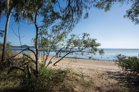 Cape Hillsborough National Park - Perths Hotel 1