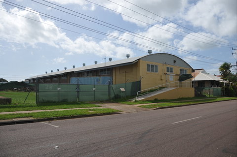 WWII Navy Victualling Yard Building - Perths Hotel 0