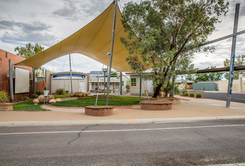 At The Creek Visitor Information Centre - Perths Hotel 2