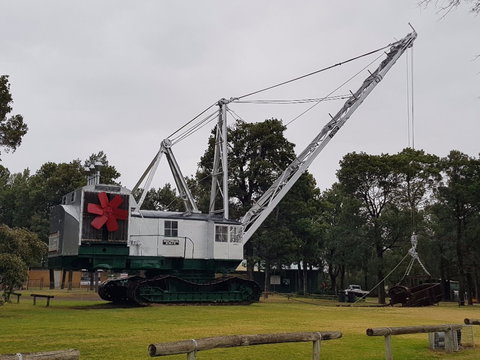 Coleambally Bucyrus Erie Dragline Excavator - Perths Hotel 0