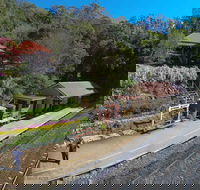 Spring Bluff Railway Station - Perths Hotel