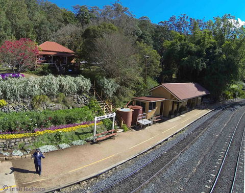 Spring Bluff Railway Station - Perths Hotel 0