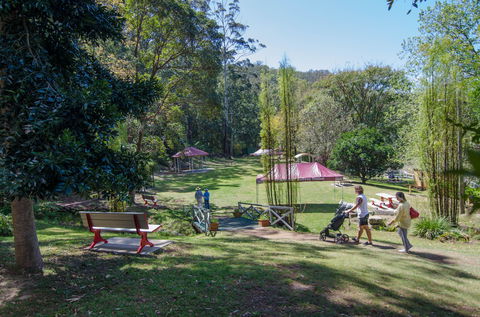 Spring Bluff Railway Station - Perths Hotel 2