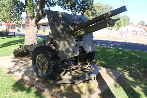 War Gun Trophy - Perths Hotel 0