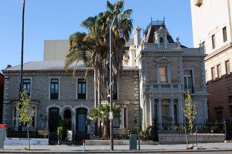 Adelaide Airport Transfers : Adelaide City To Airport ADL In Business Car - Perths Hotel 3