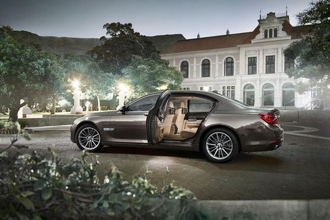 BMW Car Melbourne Airport To CBD - Perths Hotel 3