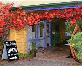 Macedon Ranges Arts Collective - Perths Hotel 0