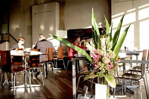 R Bar Restaurant Port Melbourne - Perths Hotel 0