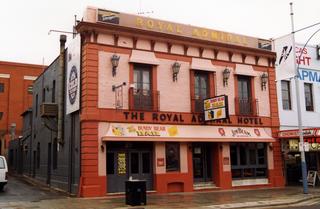 The Dog & Duck Ale House - Perths Hotel 0