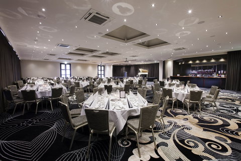 Dingley International Hotel - Perths Hotel 0