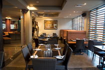 Monsoons Restaurant And Party Bar - Perths Hotel 2