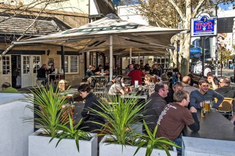 Moon And Sixpence - Perths Hotel 1