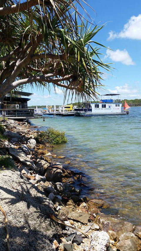 Tin Can Bay Yacht Club Bistro - Perths Hotel 0