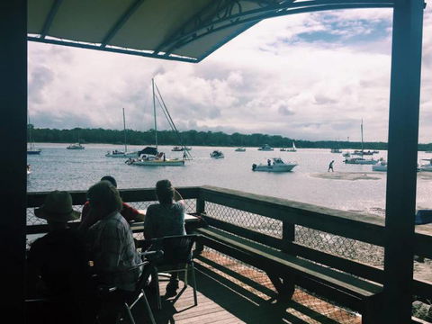 Tin Can Bay Yacht Club Bistro - Perths Hotel 4